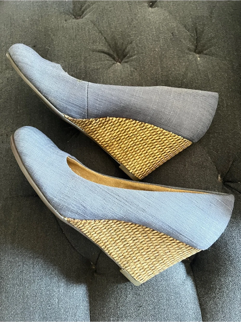 AEROSOLES Light Blue Denim Wedge Pumps with Woven Raffia Heel. Size 8.5